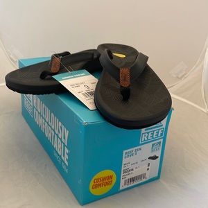 Brand new Reef ladies sandals/tags on and still have box